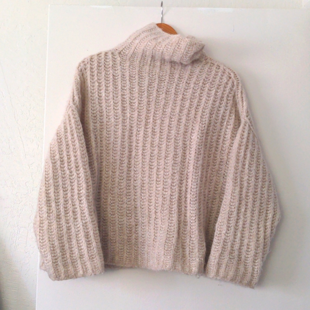 Free People Sweater Women XS Cream Fluffy Fox Wool Alpaca Blend Cowl Neck Chunky